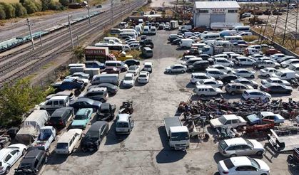 Tüm Yediemin İşletmecileri Federasyonu Başkan Yardımcısı Gülşan: "Bu arabalar benimle mezara kadar gidecek mi?"