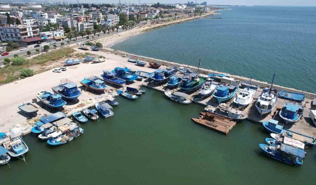 Mersin’de balıkçılar av sezonuna hazırlanıyor