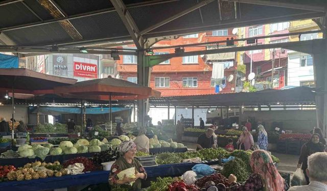 Halk pazarına yoğun ilgi