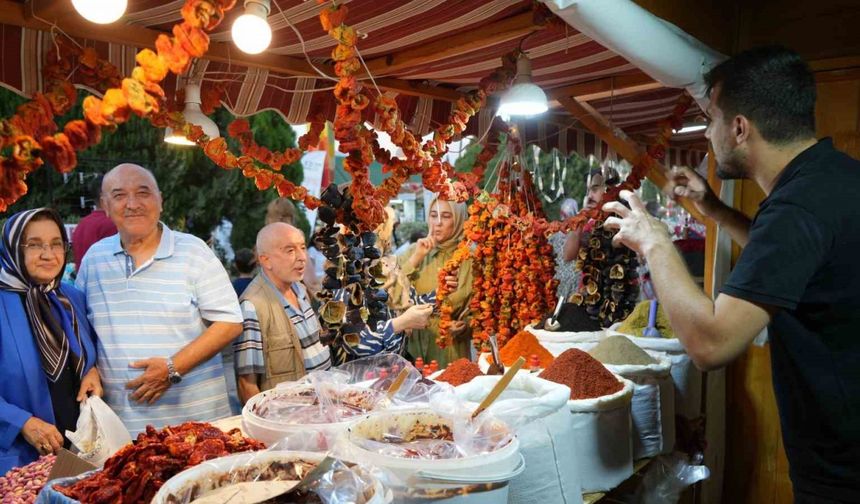 Ağustos Fuarı depremzede esnafa can suyu oldu