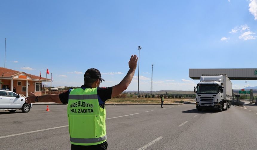 Niğde Belediyesi ekipleri kayıt dışıyla mücadelesini sürdürüyor