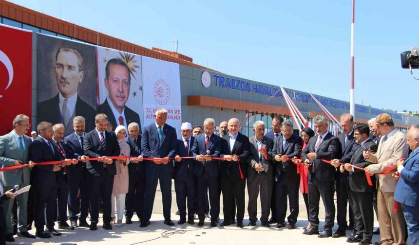 Trabzon Havalimanı’nın yeni dış hatlar gelen yolcu terminali ve CIP binası törenle hizmete girdi