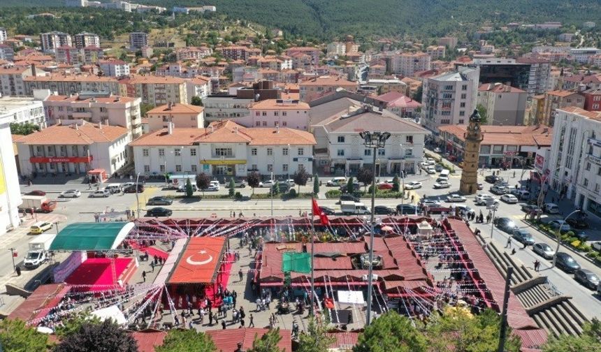 Yozgat’ta İşyurtları Ürün ve El Sanatları Fuarı ziyaretçi akınına uğradı