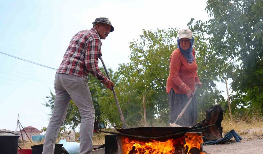 Nohudun kum ve ateşle dansı